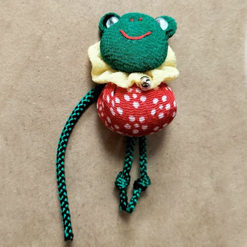 ちりめん手芸キット かえるのお守りチャーム・2個セット 無事カエル、福カエルの願いを込めて 蛙のハンドメイドキット