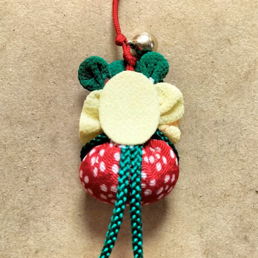 ちりめん手芸キット かえるのお守りチャーム・2個セット 無事カエル、福カエルの願いを込めて 蛙のハンドメイドキット