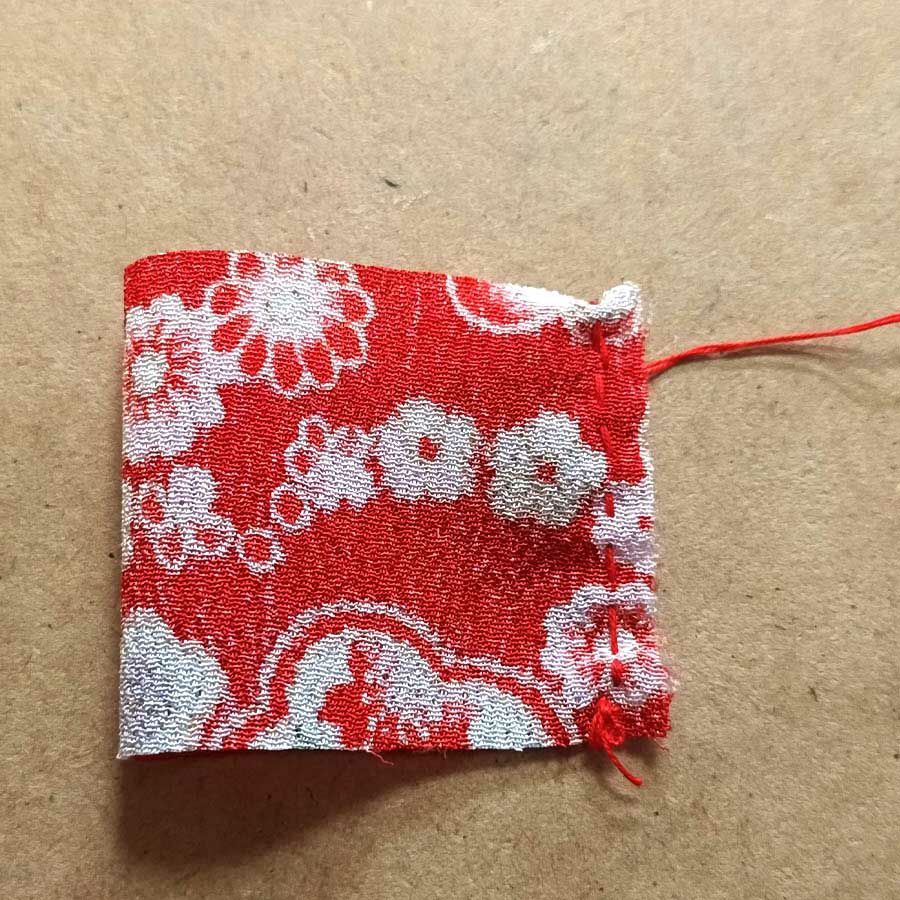 ちりめん手芸キット おめかしうさぎのチャーム・2個セット ハンドメイドキット 和風チャーム手作り ウサギの根付 ミニ飾り