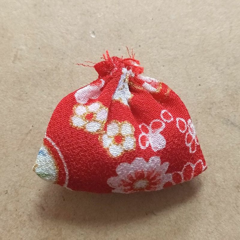 ちりめん手芸キット おめかしうさぎのチャーム・2個セット ハンドメイドキット 和風チャーム手作り ウサギの根付 ミニ飾り