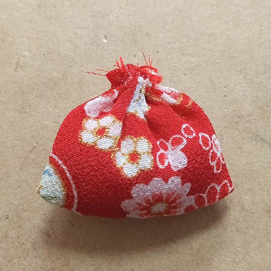 ちりめん手芸キット おめかしうさぎのチャーム・2個セット ハンドメイドキット 和風チャーム手作り ウサギの根付 ミニ飾り