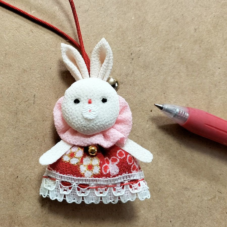 ちりめん手芸キット おめかしうさぎのチャーム・2個セット ハンドメイドキット 和風チャーム手作り ウサギの根付 ミニ飾り