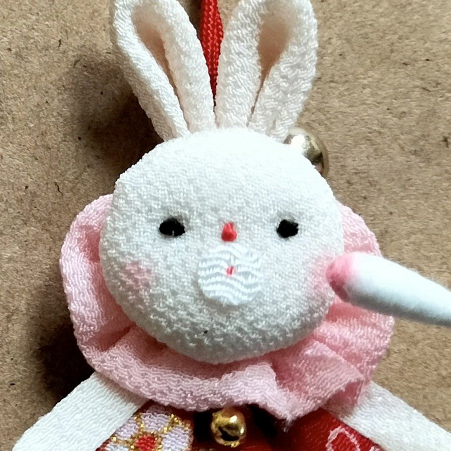 ちりめん手芸キット おめかしうさぎのチャーム・2個セット ハンドメイドキット 和風チャーム手作り ウサギの根付 ミニ飾り
