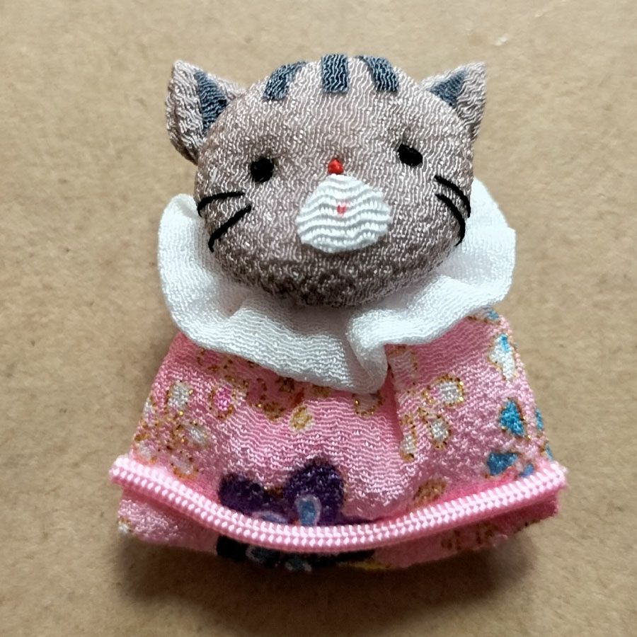 ちりめん手芸キット 仔猫のチャーム・2個セット 和風雑貨好きにちりめんで作る子猫の飾り ハンドメイドキット