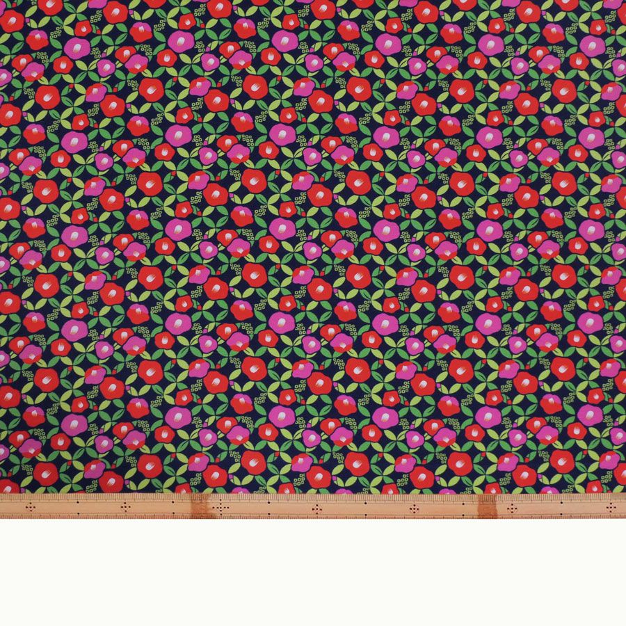 ポリちりめん生地 椿七宝(濃紺) 10cm単位 切り売り 和の小物・洋服に 水洗い可能なポリエステル しっぽう つばき