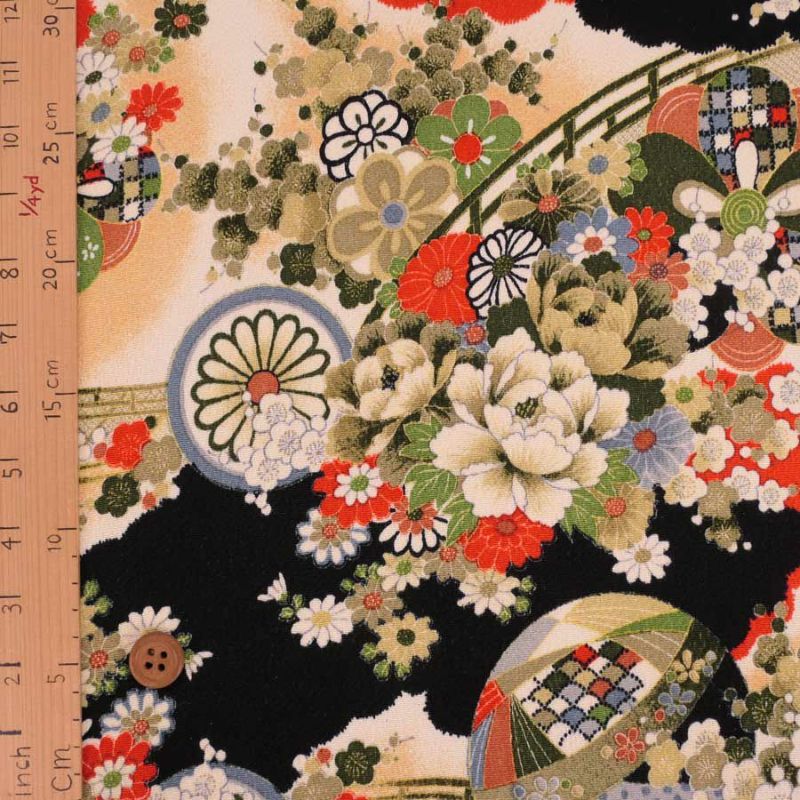 古布再現ちりめん生地 水辺の花景色(黒) 10cm単位 切り売り ビンテージ感ただよう手染めレーヨン縮緬/チリメン 七五三着物柄