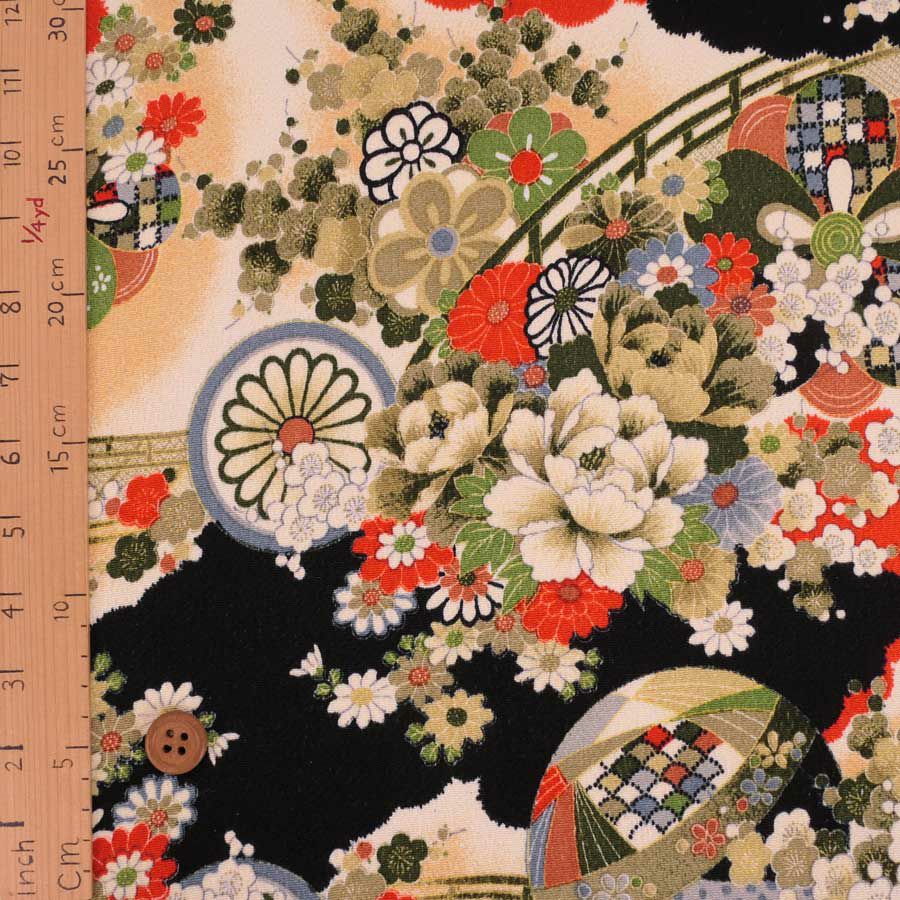 古布再現ちりめん生地 水辺の花景色(黒) 10cm単位 切り売り ビンテージ感ただよう手染めレーヨン縮緬/チリメン 七五三着物柄