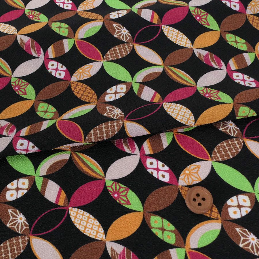 ポリちりめん生地 彩り七宝(黒) 10cm単位 切り売り 和モダン柄和調布地 よさこい衣装・洋服地 おしゃれ和雑貨に