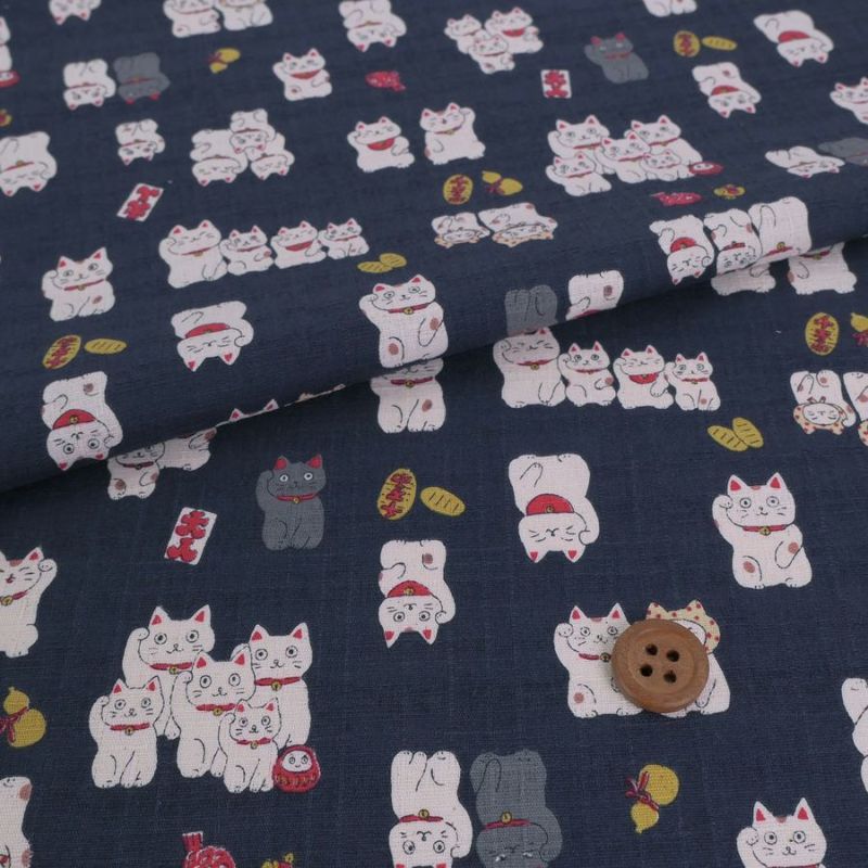 和柄コットン生地 招き猫ファミリー(くすみ紺) 10cm単位 切り売り 和風柄ドビークロス 和調木綿 KOKKAコッカハッピーキャッツ