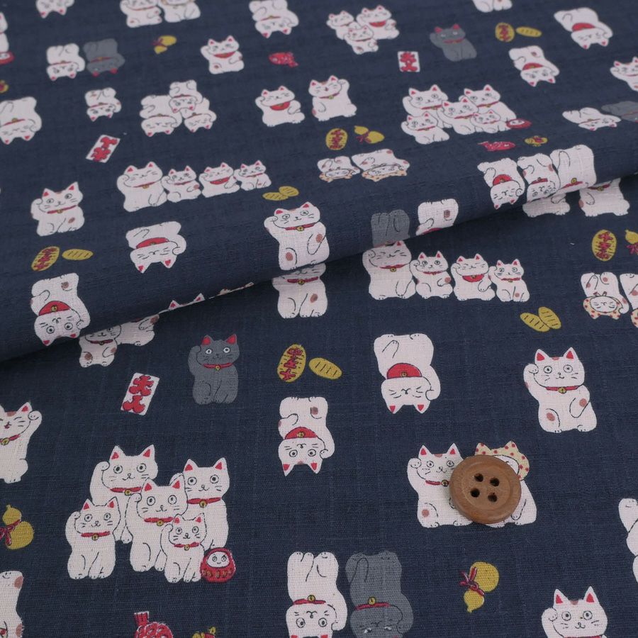 和柄コットン生地 招き猫ファミリー(くすみ紺) 10cm単位 切り売り 和風柄ドビークロス 和調木綿 KOKKAコッカハッピーキャッツ