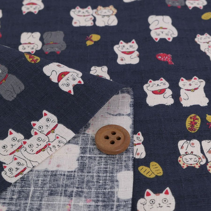 和柄コットン生地 招き猫ファミリー(くすみ紺) 10cm単位 切り売り 和風柄ドビークロス 和調木綿 KOKKAコッカハッピーキャッツ