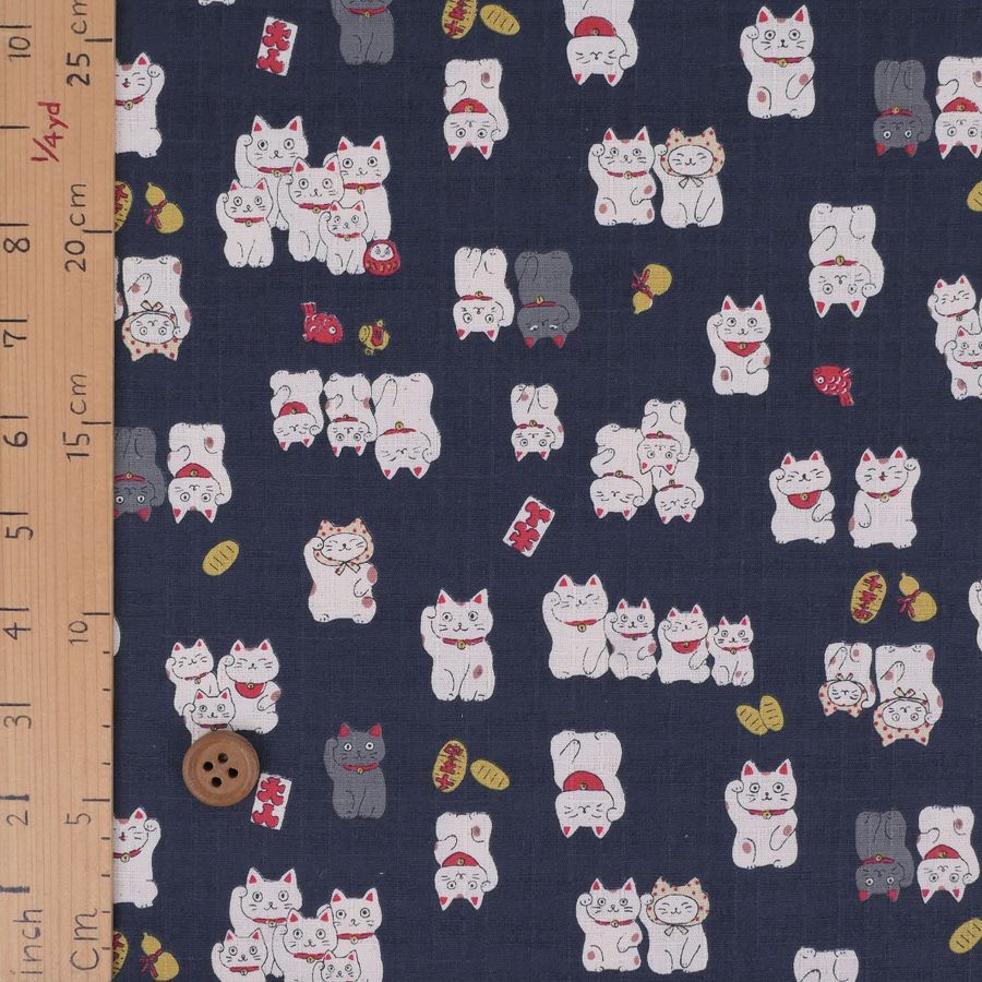 和柄コットン生地 招き猫ファミリー(くすみ紺) 10cm単位 切り売り 和風柄ドビークロス 和調木綿 KOKKAコッカハッピーキャッツ