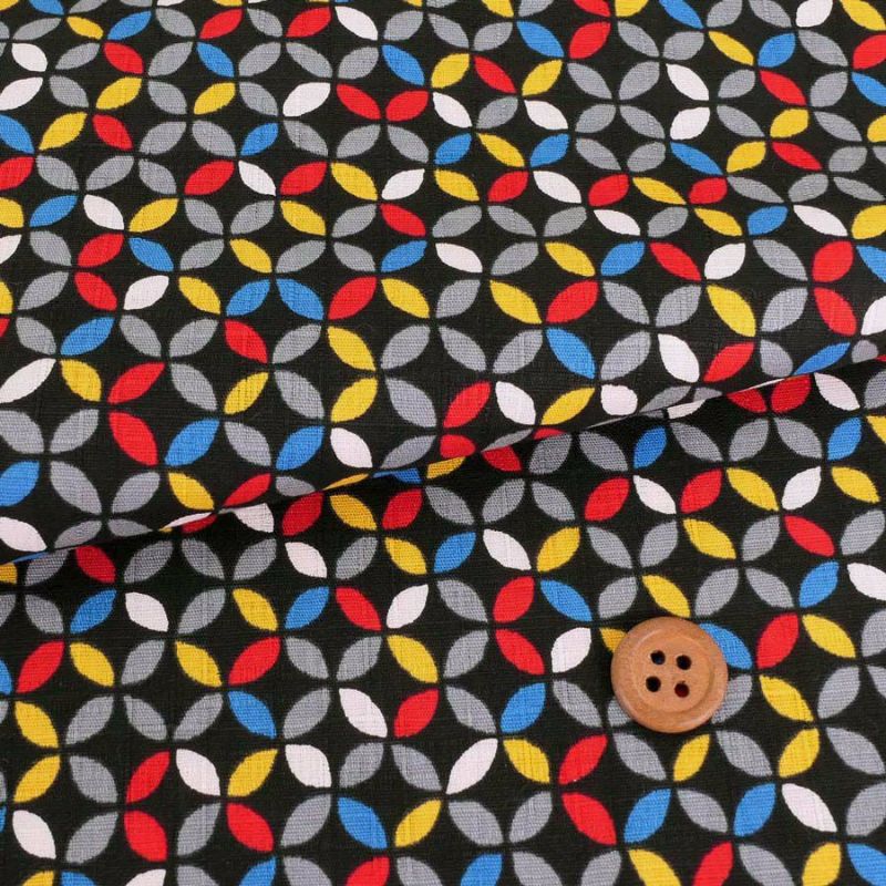 和柄コットン生地 カラフルな七宝柄(黒) 10cm単位 切り売り 小さな七宝模様 モダン和調コットン はんなり豆和柄 ドビークロス