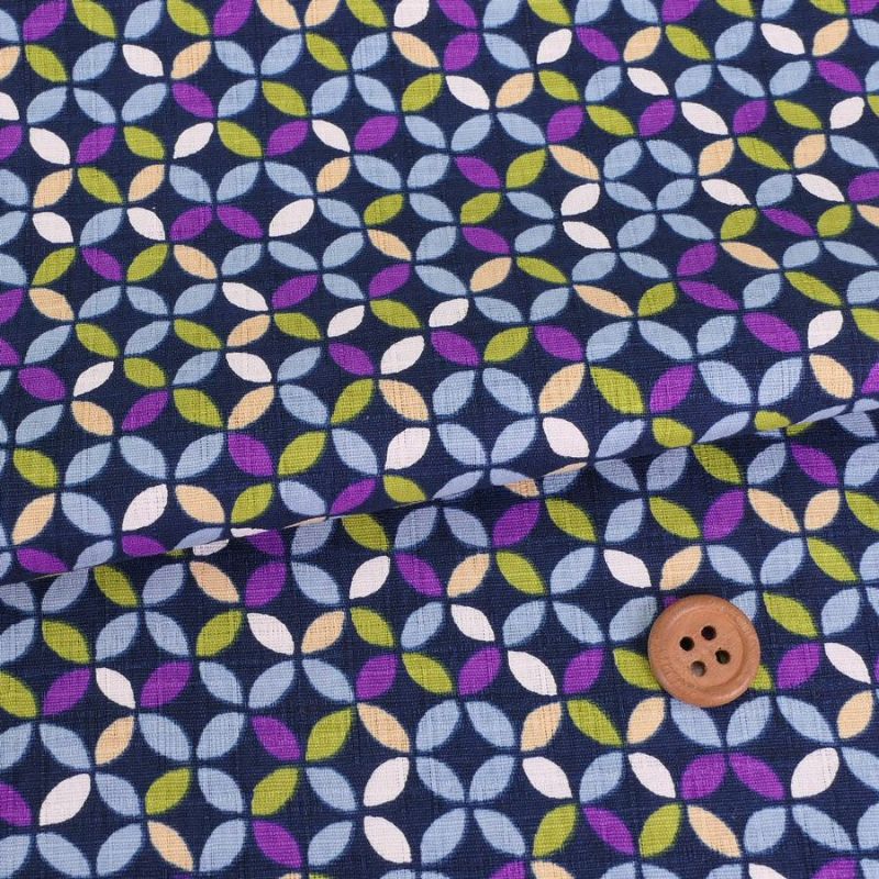 和柄コットン生地 カラフルな七宝柄(濃紺) 10cm単位 切り売り 和モダン配色 七宝文様 ツムギシャンタンはんなり豆和柄