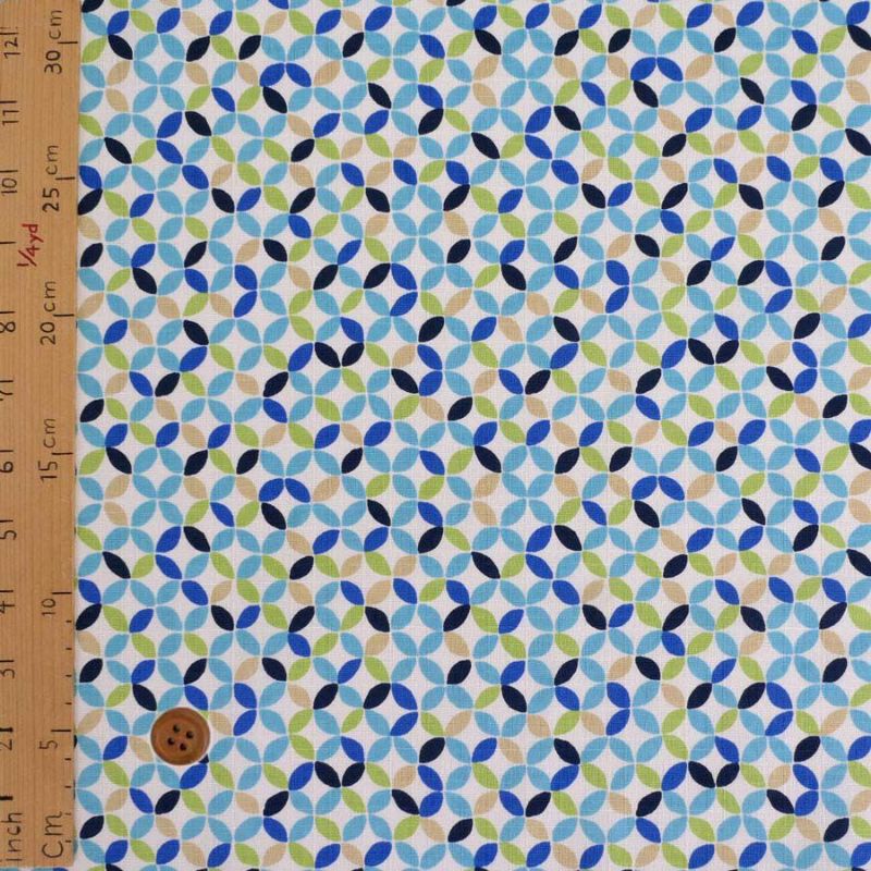 和柄コットン生地 カラフルな七宝柄(白/青) 10cm単位 切り売り 七宝つなぎ柄 SEVENBERRY モダン和柄コットン はんなり豆和柄