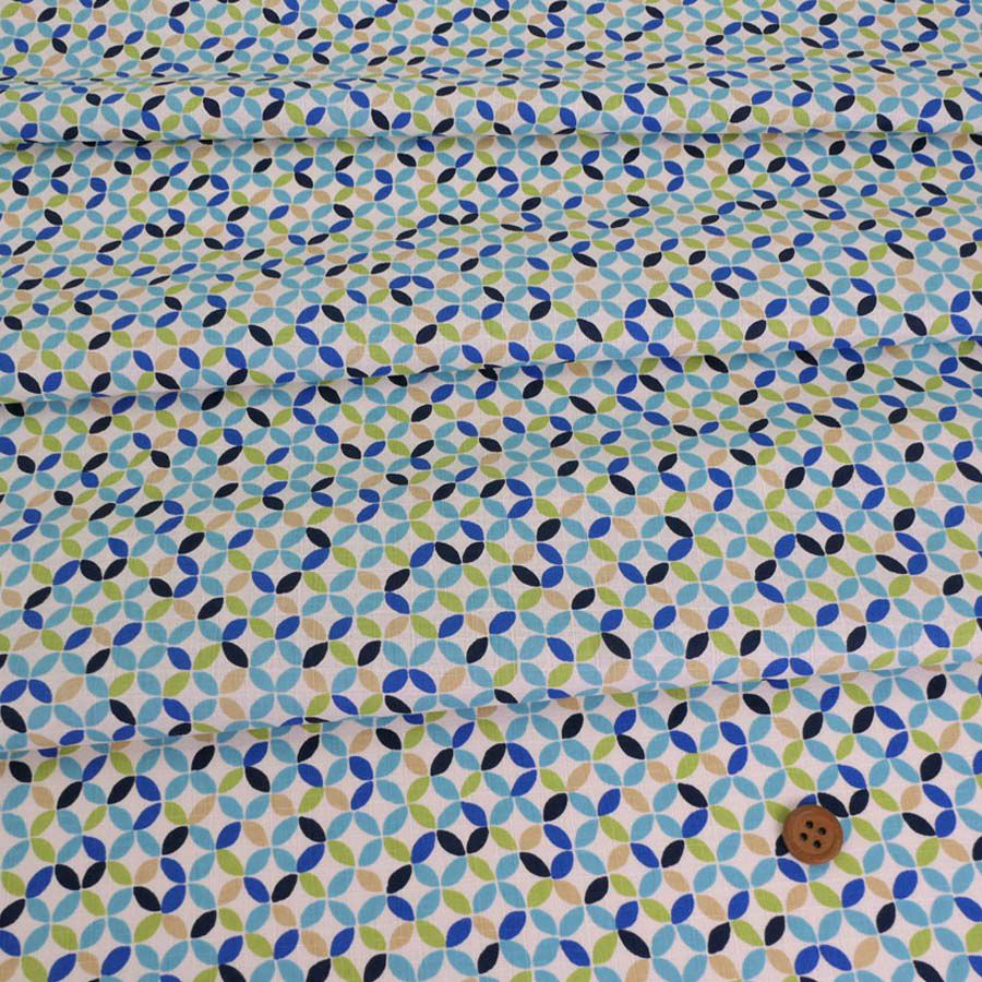 和柄コットン生地 カラフルな七宝柄(白/青) 10cm単位 切り売り 七宝つなぎ柄 SEVENBERRY モダン和柄コットン はんなり豆和柄