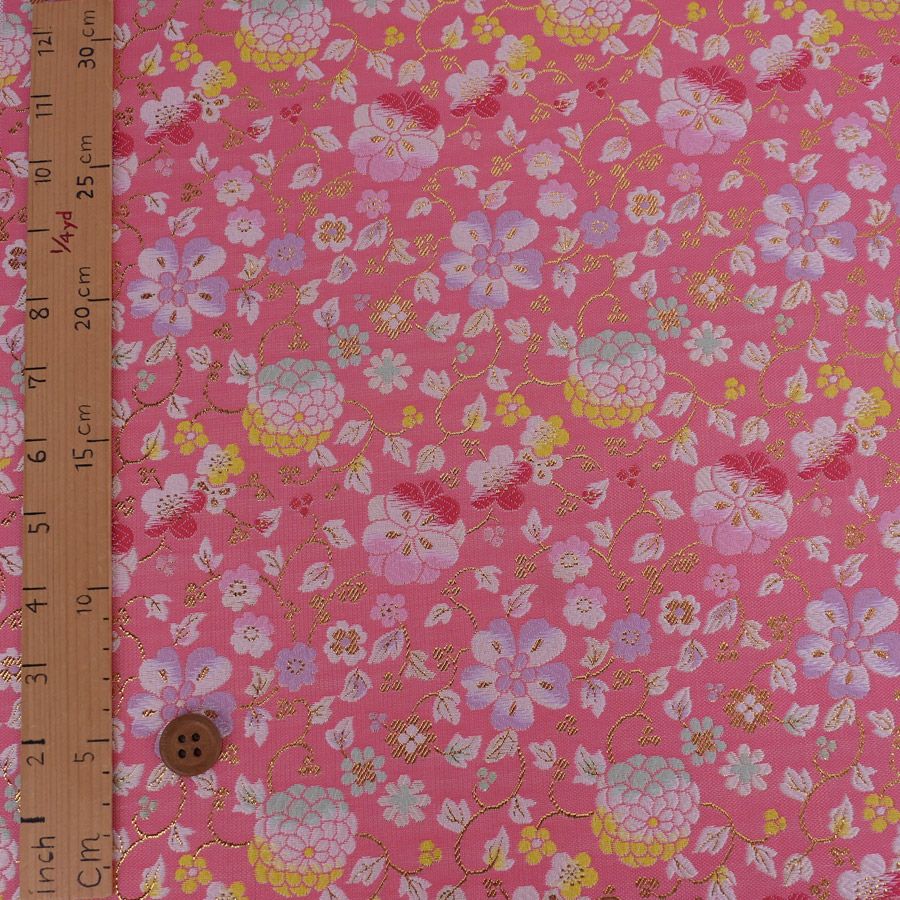 金襴生地(金らん) 夢花唐草(さんご色) 10cm単位 切り売り 華やかな装飾に ピンク地の西陣織金襴 可愛い和モダン柄化繊布地