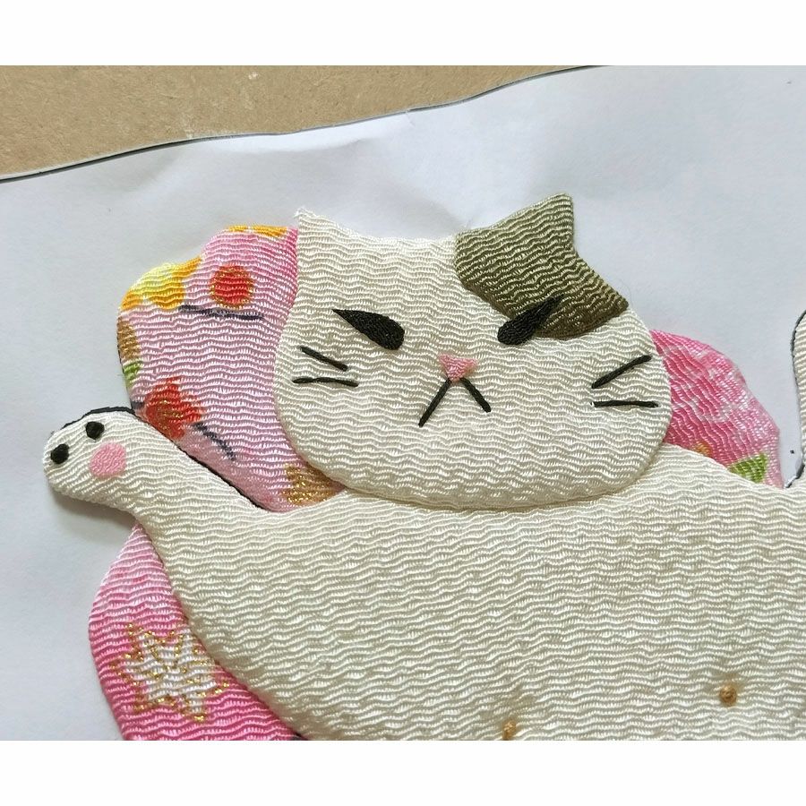 手芸キット 愛しの猫たち 押絵の壁掛け・首輪ピンク猫 いとしのねこモチーフミニタペストリー手作りキット 初心者向き