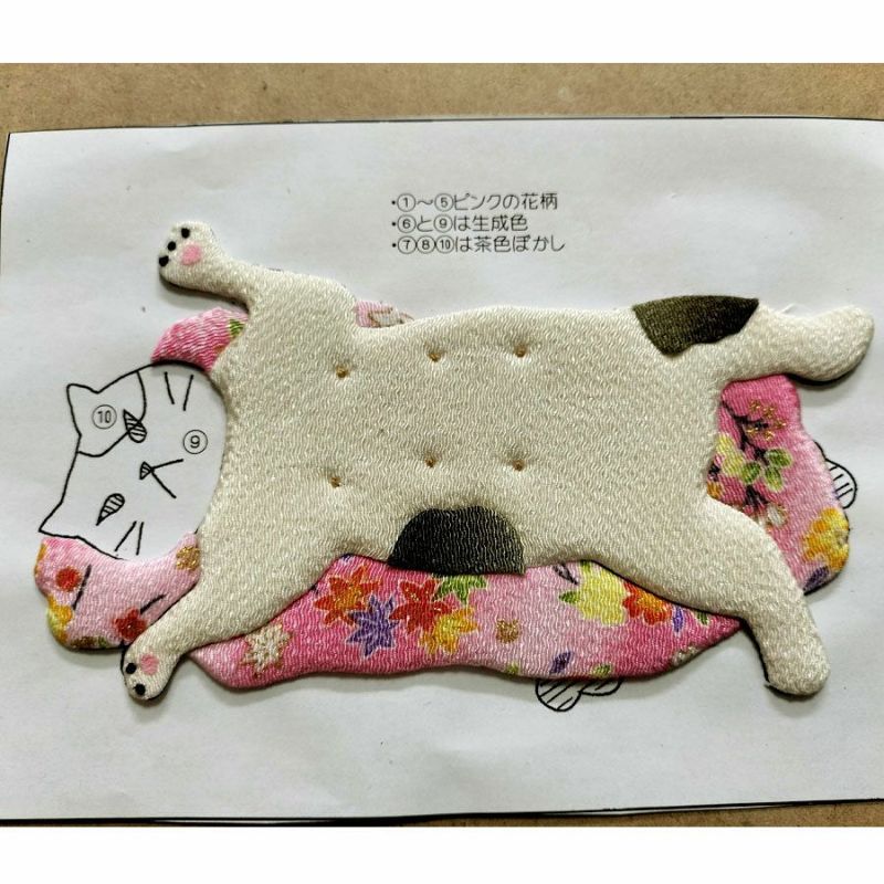 手芸キット 愛しの猫たち 押絵の壁掛け・首輪ピンク猫 いとしのねこモチーフミニタペストリー手作りキット 初心者向き