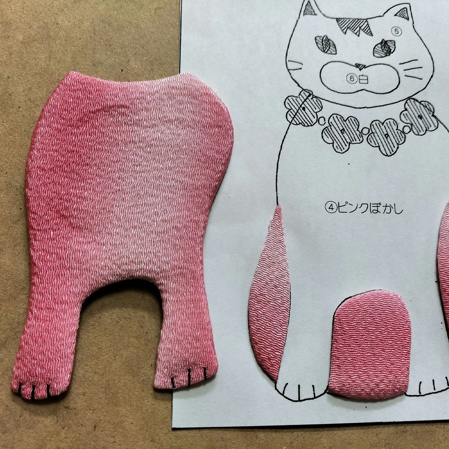 手芸キット 愛しの猫たち 押絵の壁掛け・首輪ピンク猫 いとしのねこモチーフミニタペストリー手作りキット 初心者向き