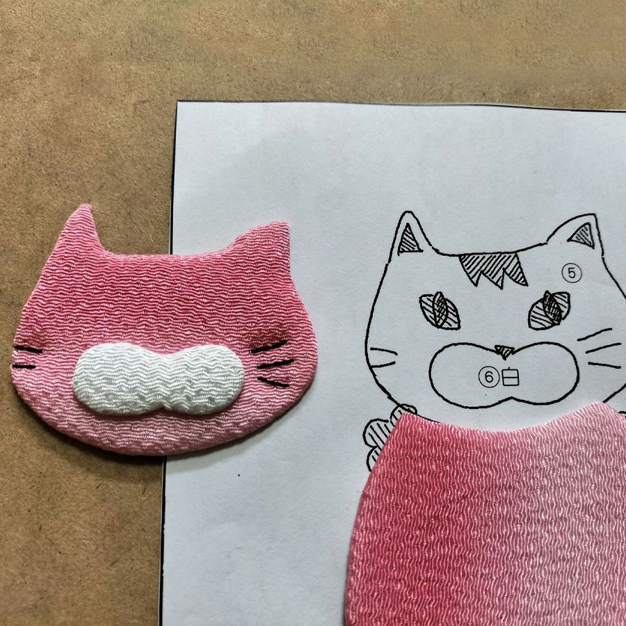 手芸キット 愛しの猫たち 押絵の壁掛け・首輪ピンク猫 いとしのねこモチーフミニタペストリー手作りキット 初心者向き