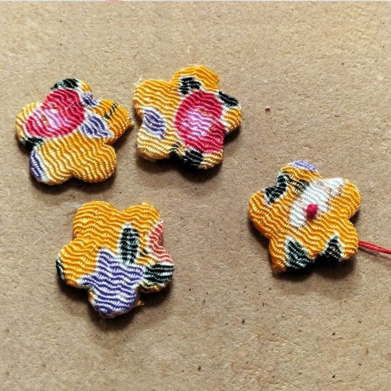 手芸キット 愛しの猫たち 押絵の壁掛け・首輪ピンク猫 いとしのねこモチーフミニタペストリー手作りキット 初心者向き