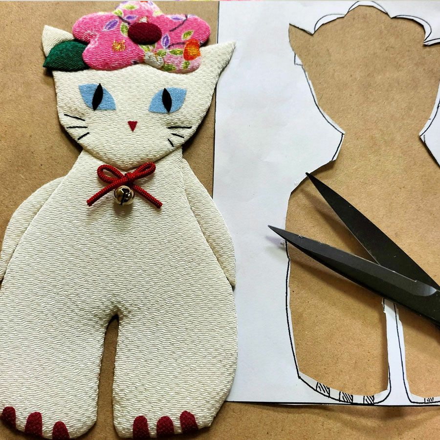 手芸キット 愛しの猫たち 押絵の壁掛け・おすまし白猫 ねこモチーフミニタペストリー手作りキット ちりめん押し絵簡単
