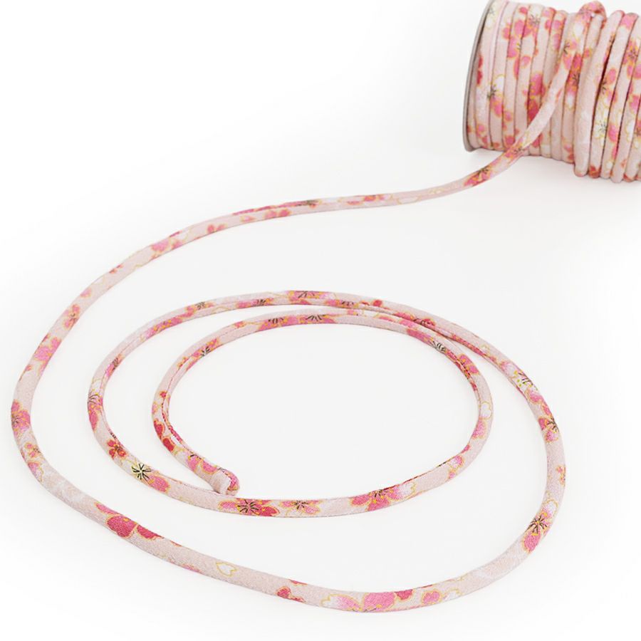 ちりめん丸ひも・柄・4ミリ(実寸約4-6ミリ) おぼろ桜・ピンク 10cm単位 切り売り 和装髪飾りひも 和柄コード 和の紐 チリメン生地のヒモ ピンク色