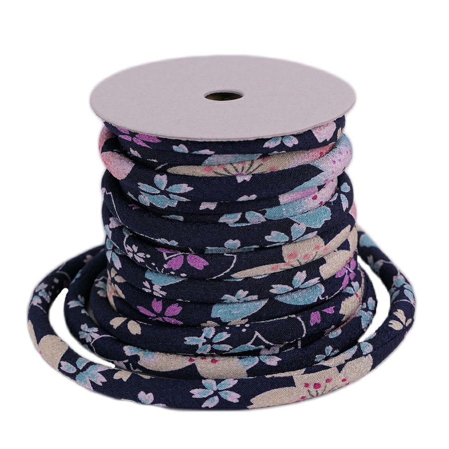 ちりめん丸ひも・柄・8ミリ(実寸約8-10ミリ) 桜祭・紺 10cm単位 切り売り 和モダンコード 和風紐 可愛い花柄のひも 桜柄縮緬 太い紐和調