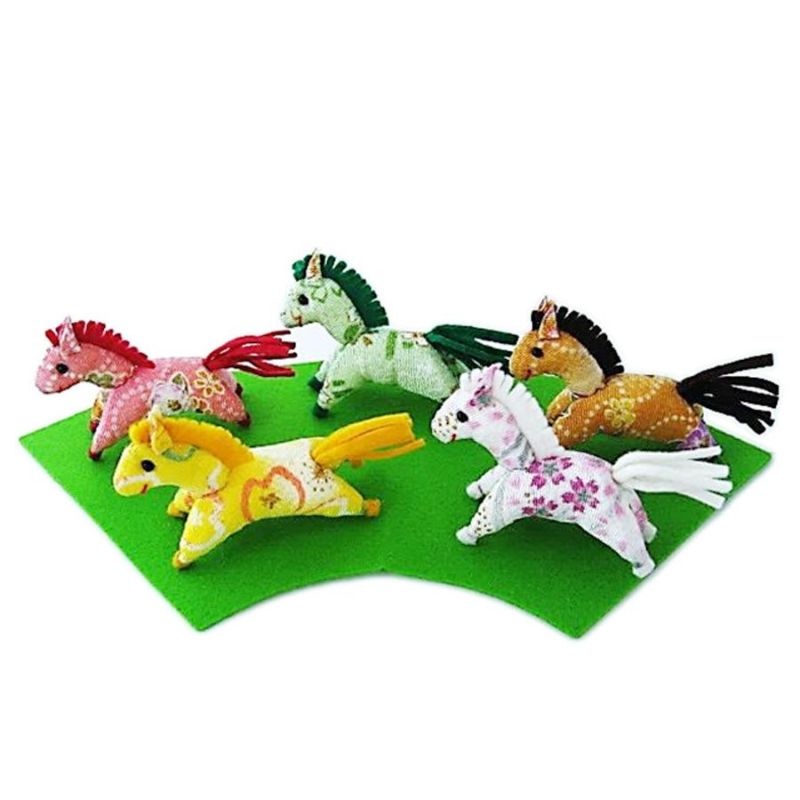 2026干支手作りキット 飛翔の福馬 五頭のちりめん馬で午年の運気上昇・開運招福を願う干支飾り