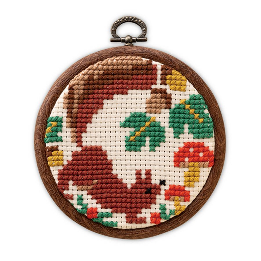 かんたんクロスステッチキット 冬じたくするりす 冬支度するリス 初心者向け刺繍簡単キット 夏休み課題にも