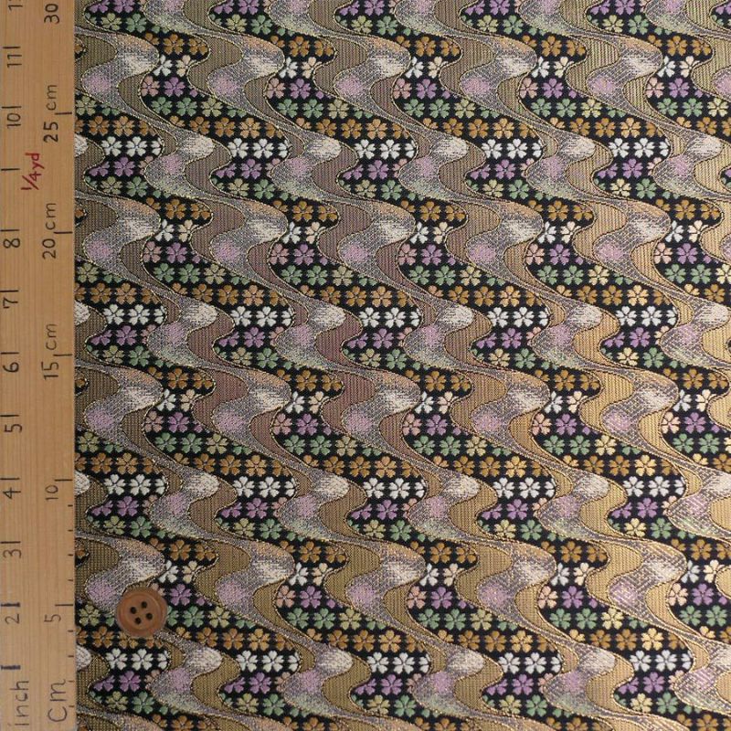 金襴生地(金らん) 花しぐれ流水文様(黒) 10cm単位 切り売り 西陣織きんらん化繊 和風生地伝統柄 和調花柄 雑貨衣装向き 黒金