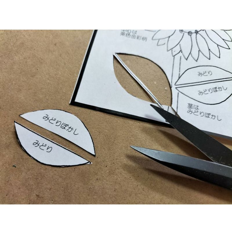 ちりめん貼り絵キット 切り絵花「向日葵」 布の貼り絵手芸 ちりめん細工簡単クラフト シニア高齢者向き