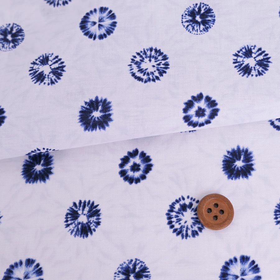 和柄コットン生地 丸しぼりの菊花柄 (白に藍) 10cm単位 切り売り |生地