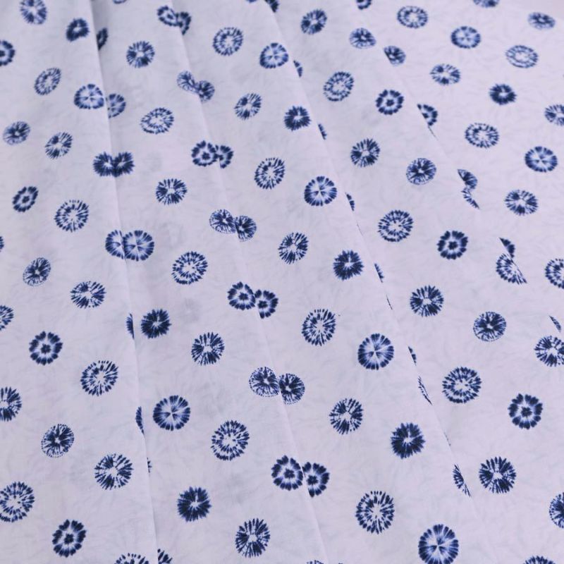 和柄コットン生地 丸しぼりの菊花柄 (白に藍) 10cm単位 切り売り 唐松絞り柄 からまつしぼりプリント 藍染め風 セブンベリー木綿