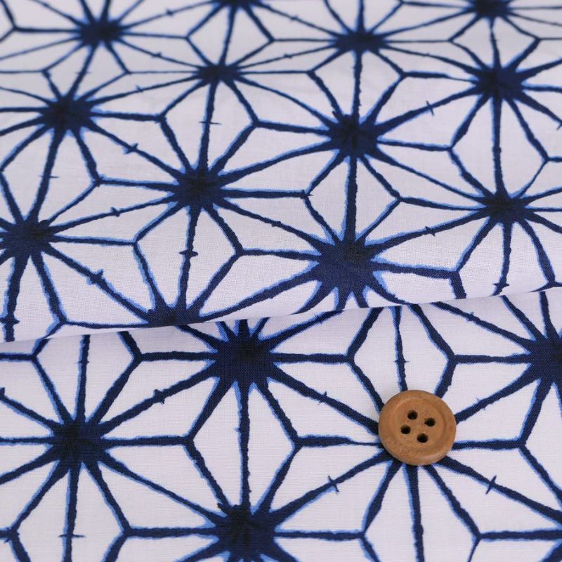 和柄コットン生地 麻の葉絞り風柄 (白に藍) 10cm単位 切り売り 絞り風麻の葉柄木綿生地 絞り風プリント 伝統柄白地 夏らしい