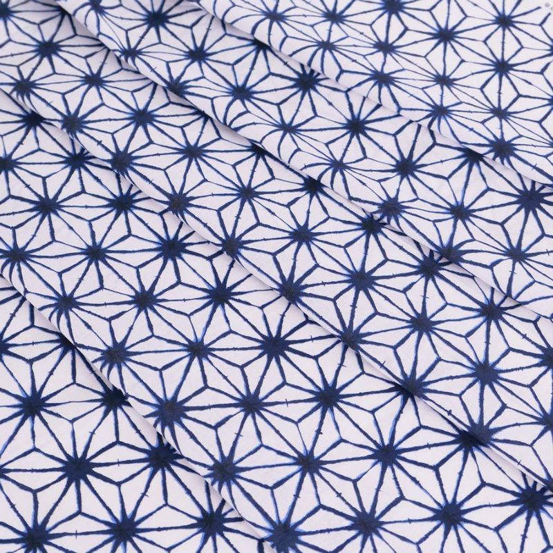 和柄コットン生地 麻の葉絞り風柄 (白に藍) 10cm単位 切り売り 絞り風麻の葉柄木綿生地 絞り風プリント 伝統柄白地 夏らしい