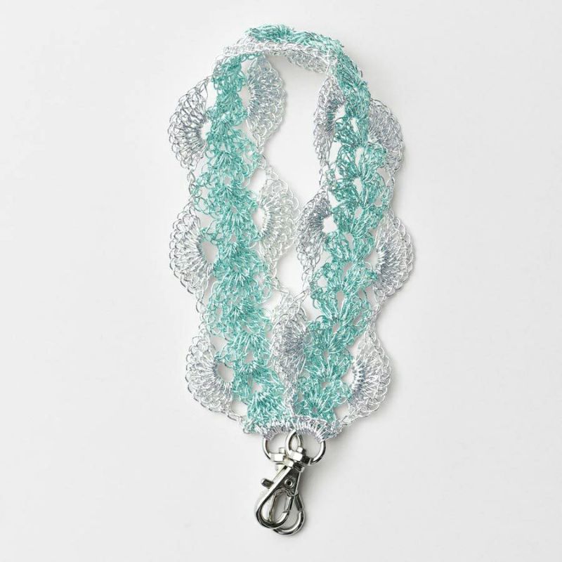 キット・メタリックコードで編むハンドストラップ(ミント) キラキラスマホハンドストラップ 光る素材 ハンドメイドキット