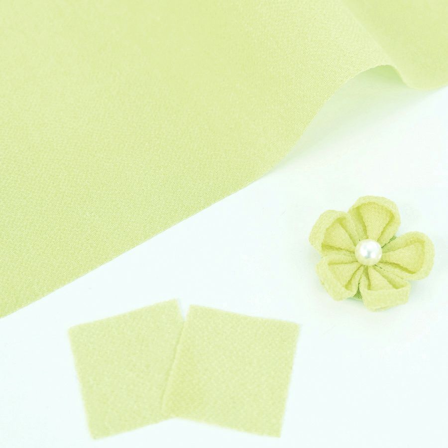 つまみ細工用カット済み生地・一越ちりめん(うすきはだ) 3cm角 20枚/100枚 裁断済みひとこしちりめん カット済縮緬布地 30ミリ角 薄黄色