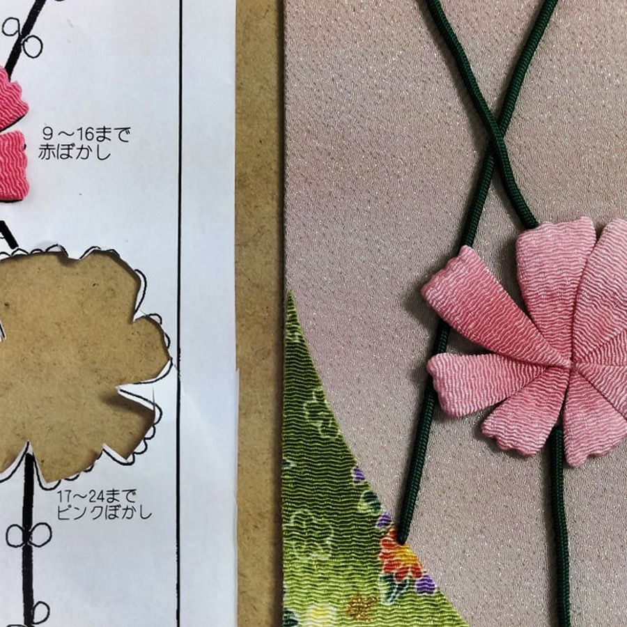 ちりめん手芸キット もてなしの花 10月 コスモス(秋桜) ちりめん布押絵 押し絵キット 縮緬細工 秋花のミニタペストリー