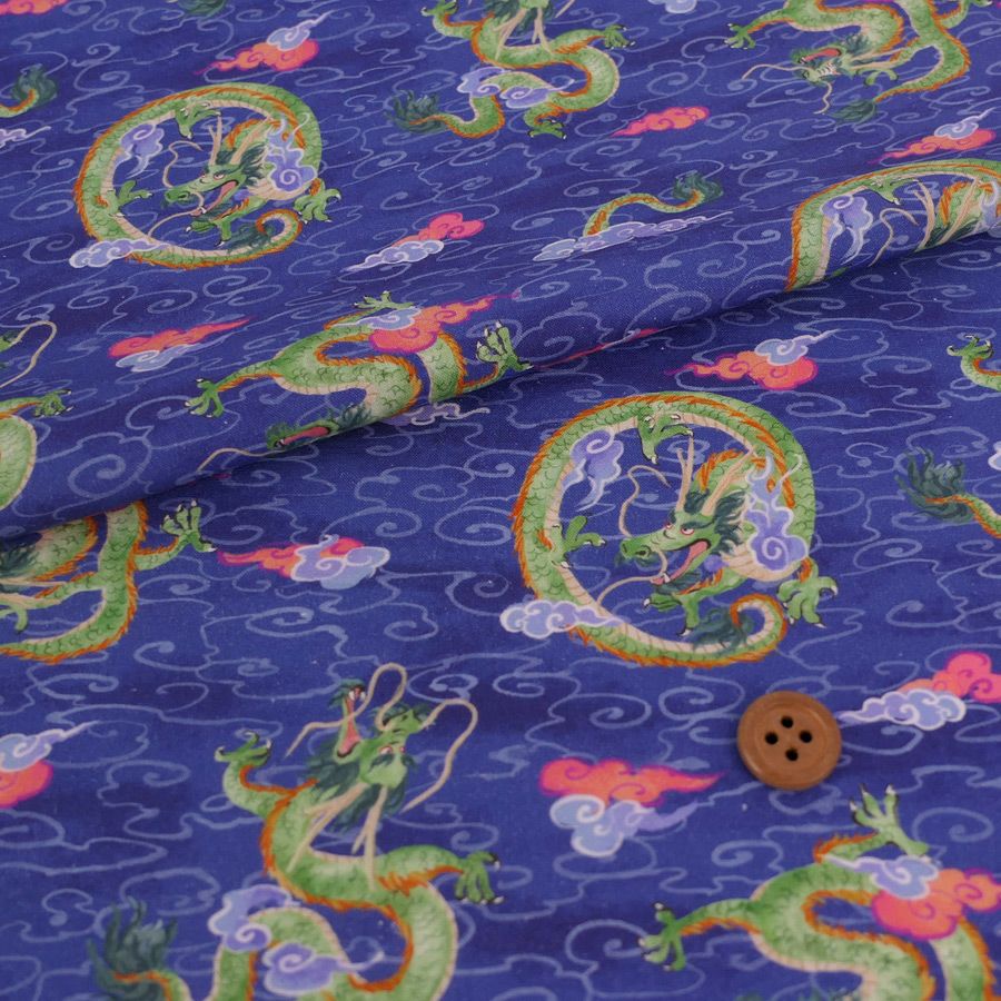 和柄コットン生地 雲海の龍(青) 10cm単位 切り売り