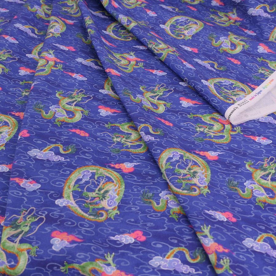 和柄コットン生地 雲海の龍(青) 10cm単位 切り売り