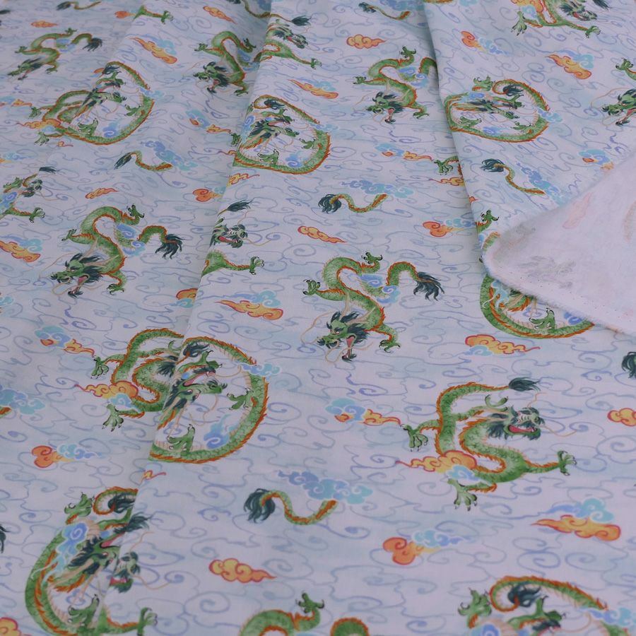 和柄コットン生地 雲海の龍(淡い水色)