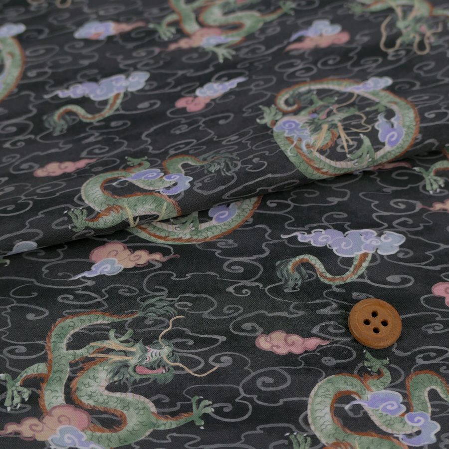 和柄コットン生地 雲海の龍(チャコールグレー)