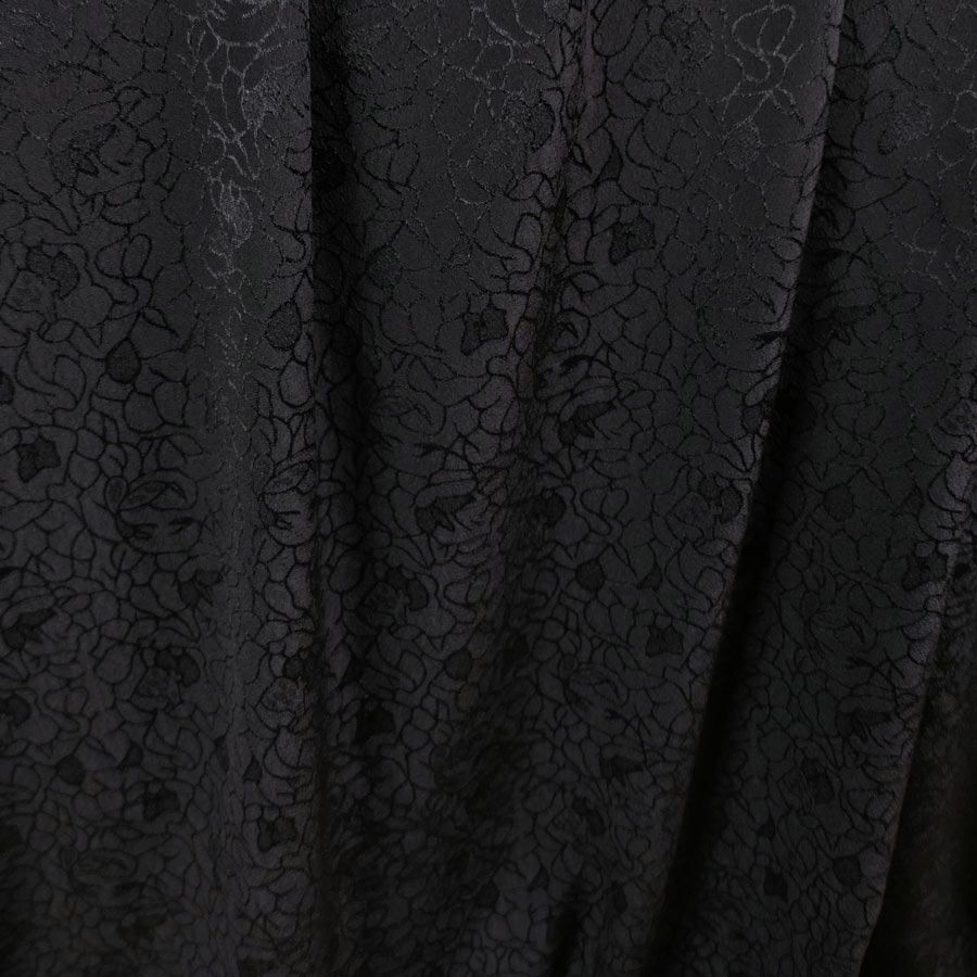  ポリエステルちりめんジャガード・バラ模様(黒)