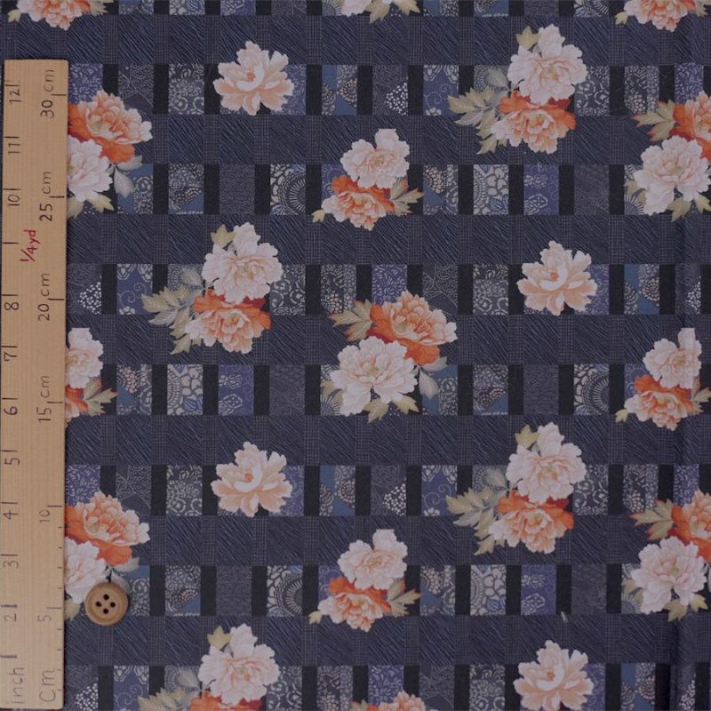 和柄コットン生地 変わり格子に牡丹(グレー) 10cm単位 切り売り