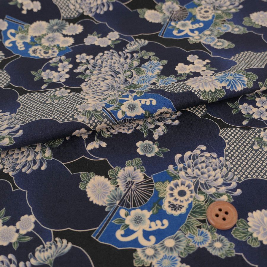 和柄コットン生地 藍染め調雲海に菊と扇(藍) 10cm単位 切り売り