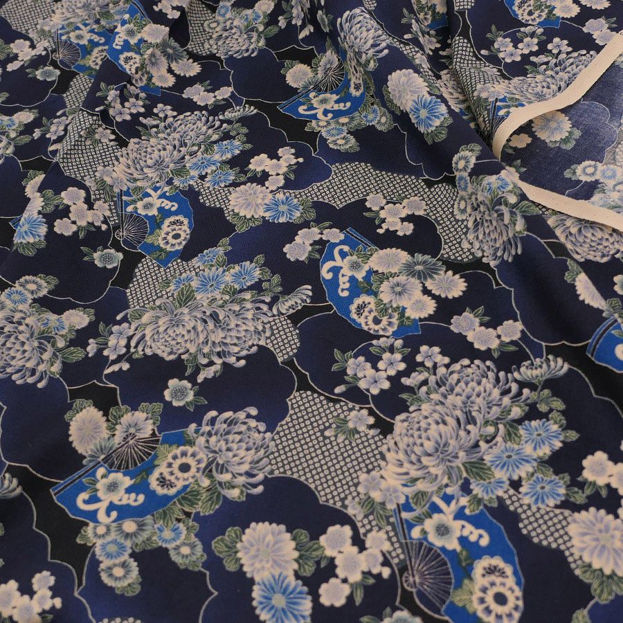  和柄コットン生地 藍染め調雲海に菊と扇(藍) 10cm単位 切り売り