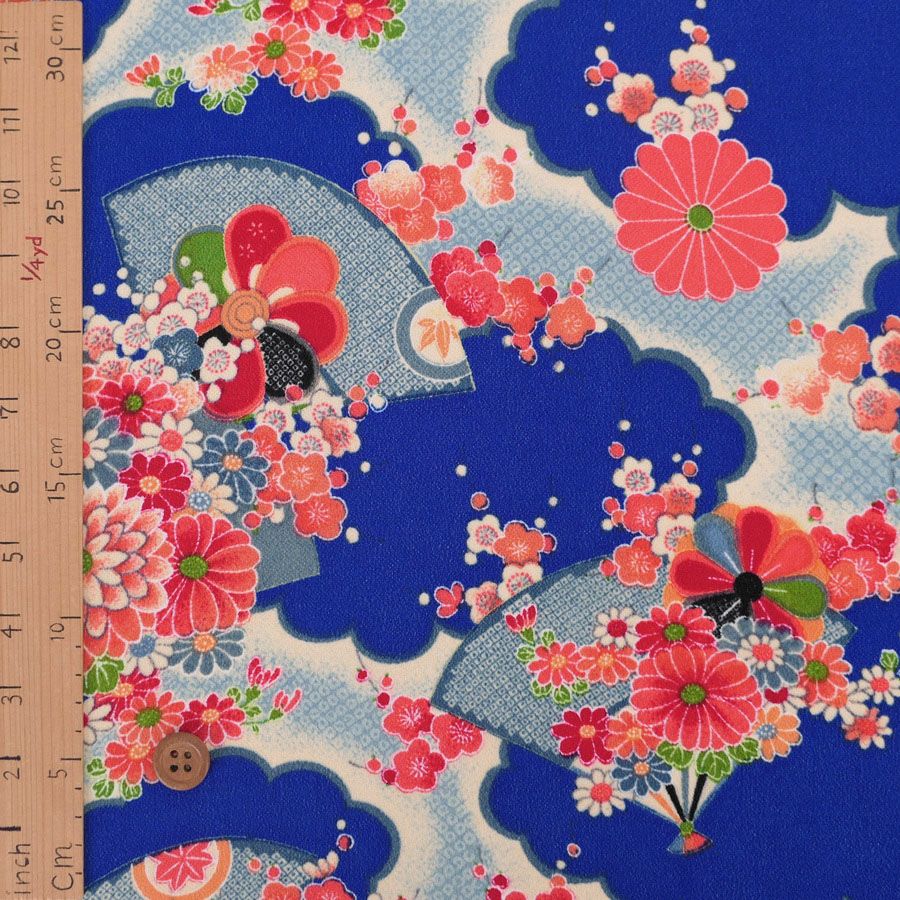 一越ちりめん生地 扇に菊と牡丹(青) 10cm単位 切り売り