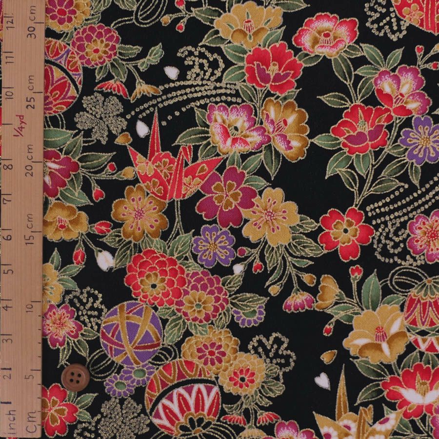 金箔一越ちりめん 折鶴と和花(黒) 10cm単位 切り売り